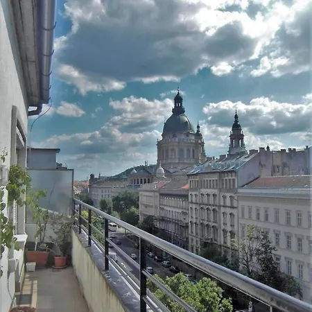 Basilica View With Balcony Appartamento